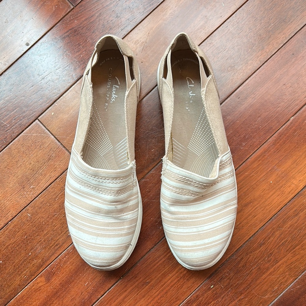 VGUC Clarks Women's Tan Slip-On Espadrille Shoes size 10